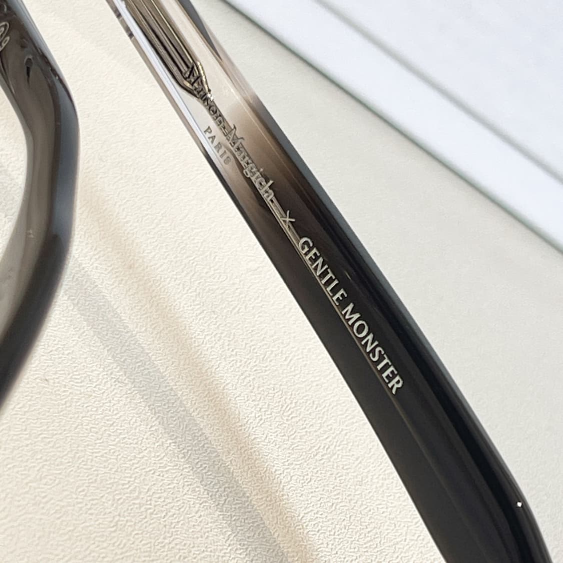 젠틀 몬스터 x 메종 마르지엘라 MM111 반투명 클리어
 상품이미지4