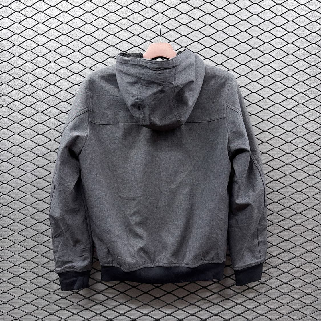 리바이스 소프트쉘 보아퍼 후드자켓 패널절개 배색 디테일 차콜 상품이미지3