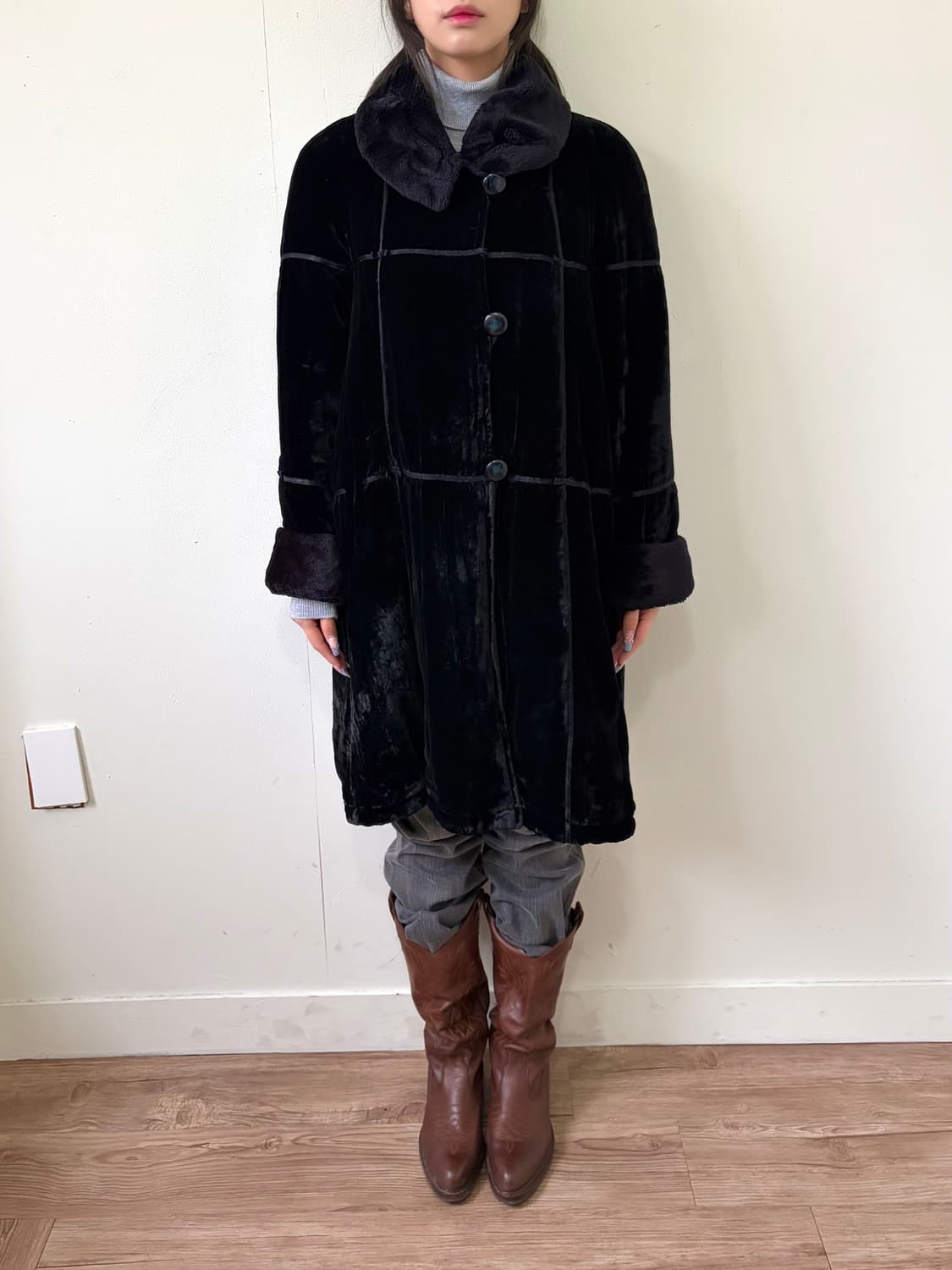 Jilliow voice 블랙 벨벳 무스탕 코트 상품이미지7