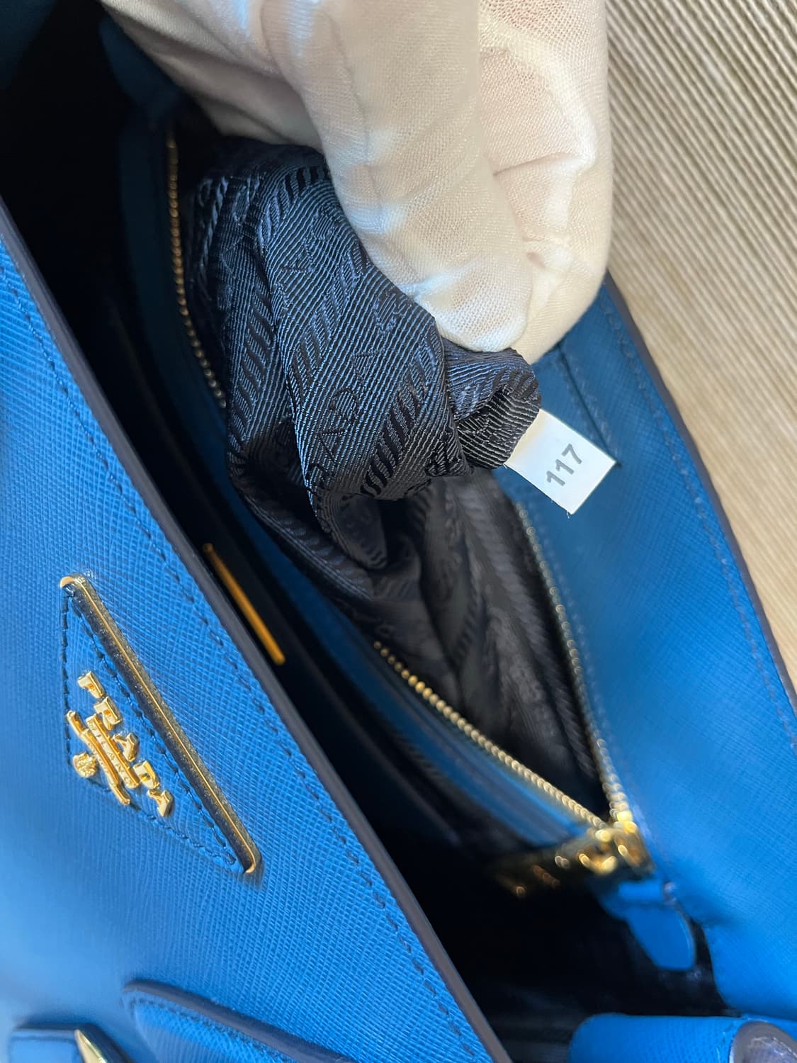 프라다 사피아노 더블 지퍼 사첼백 블루 상품이미지9