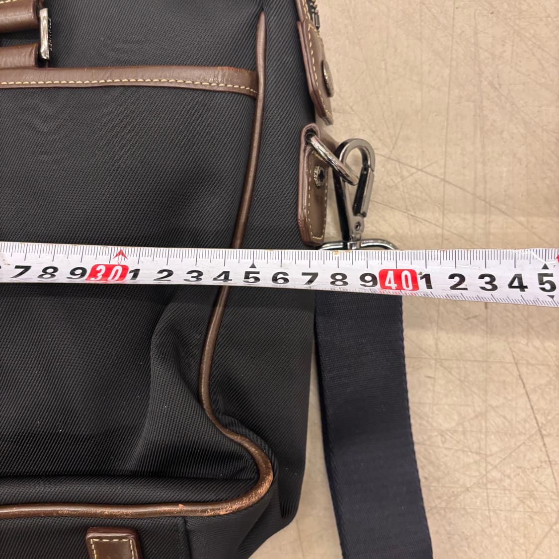 빈폴 체크 레더 크로스백 상품이미지4