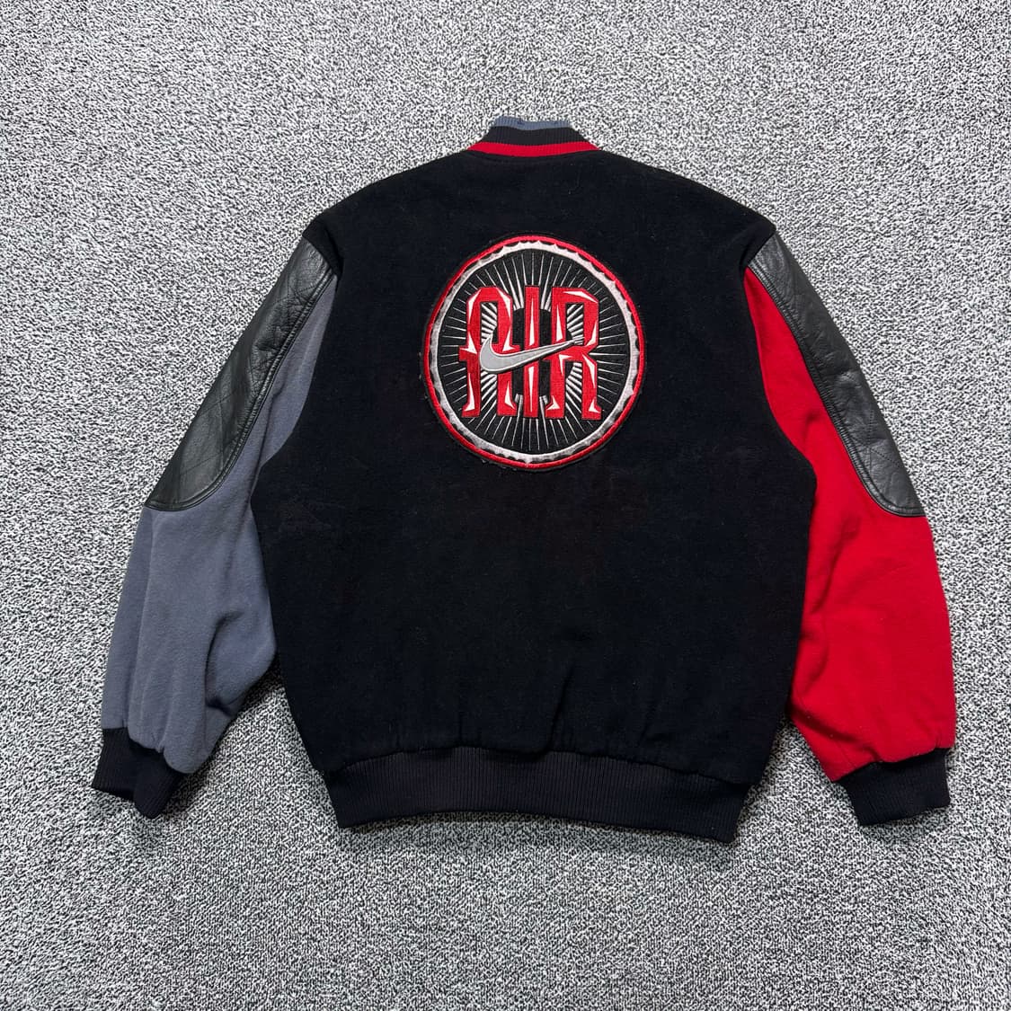 Name : 나이키 올드스쿨 90's 후면 빅로고 배색 모직 바시티 자켓 상품이미지3