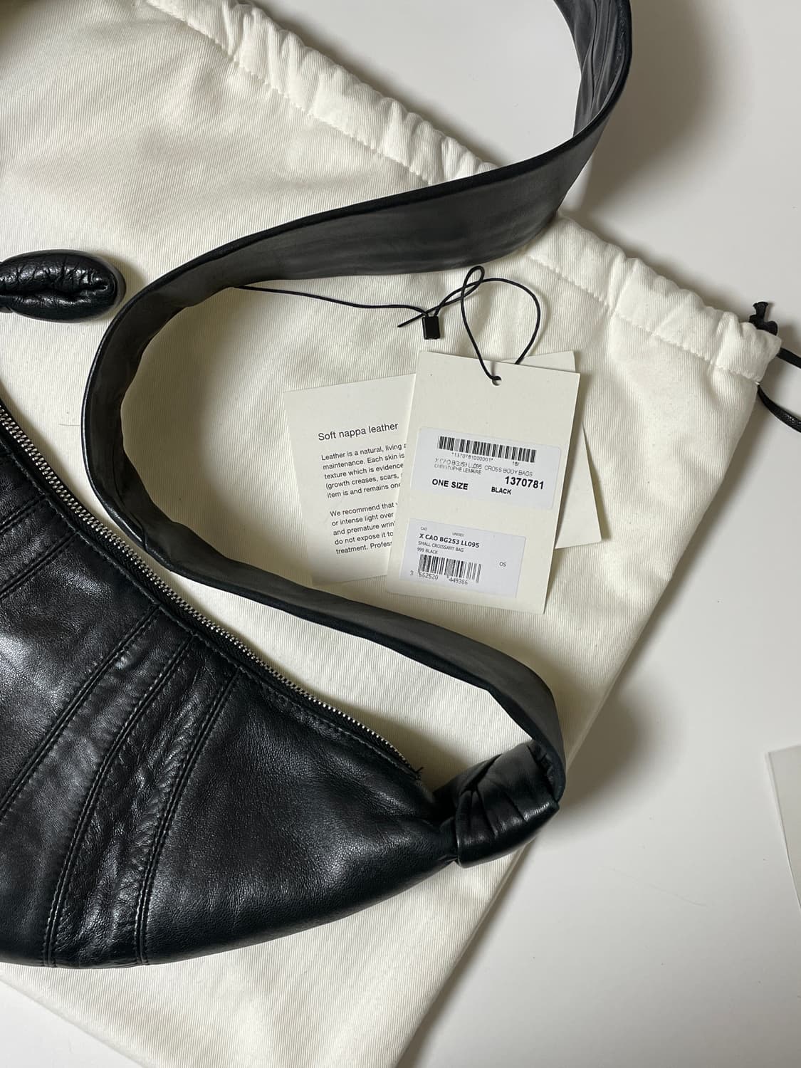 르메르 스몰 크루아상 백 소프트 나파 레더 블랙 상품이미지2