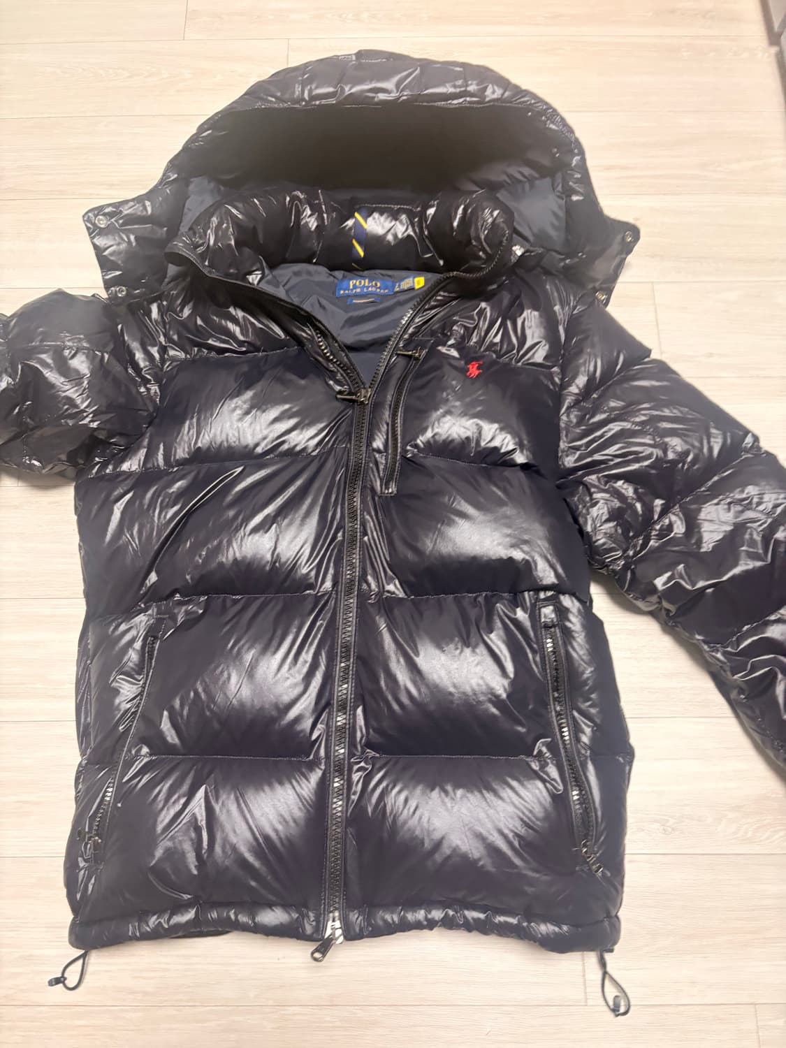 폴로 유광 패딩 s사이즈 판매합니다 상품이미지1