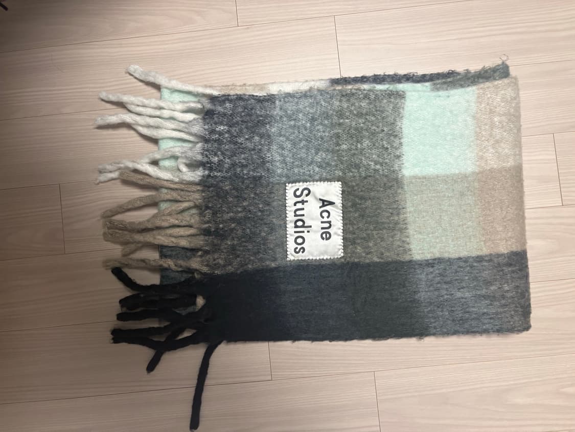 아크네스튜디오 머플러 상품이미지2