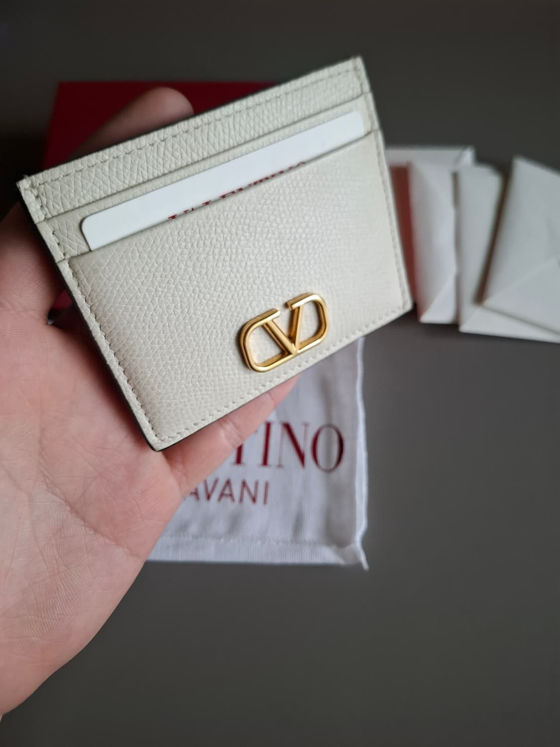 발렌티노 V로고 시그니처 카드지갑 아이보리 상품이미지2