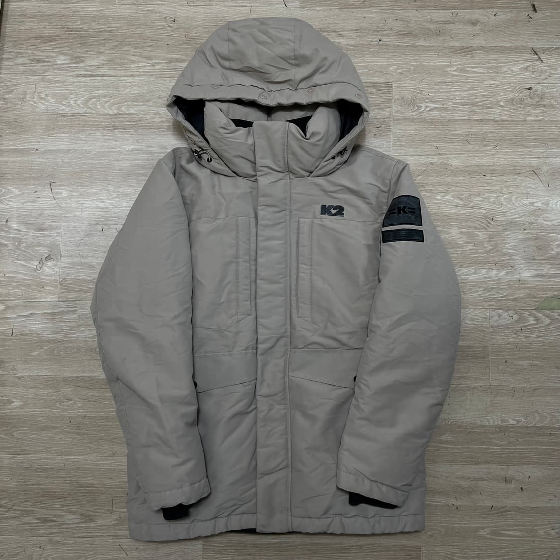 K2 네오스태드 구스다운 와펜 후드 패딩 점퍼 [베이지] L100 상품이미지1
