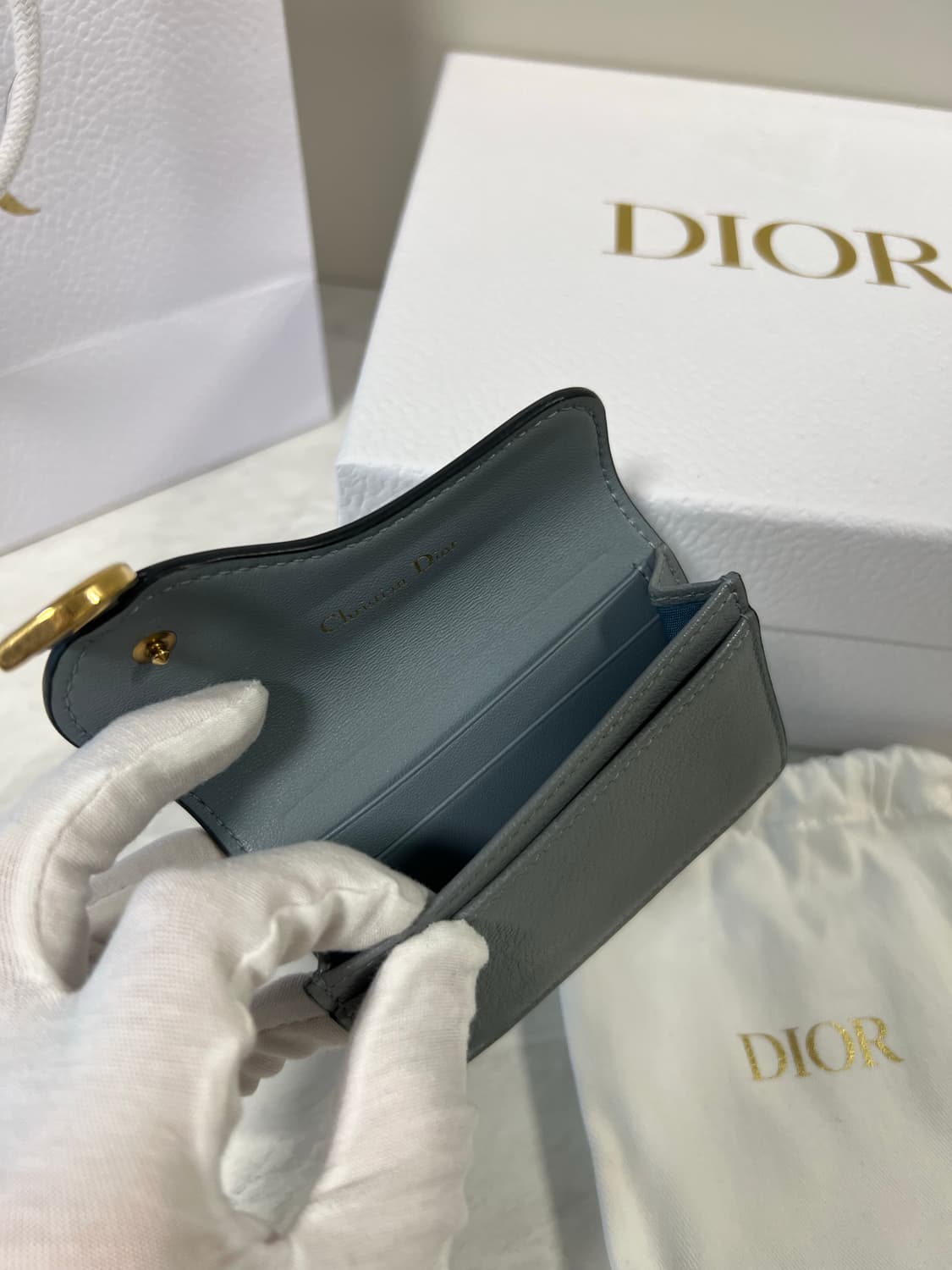디올 새들 카드지갑 클라우드 블루 상품이미지4