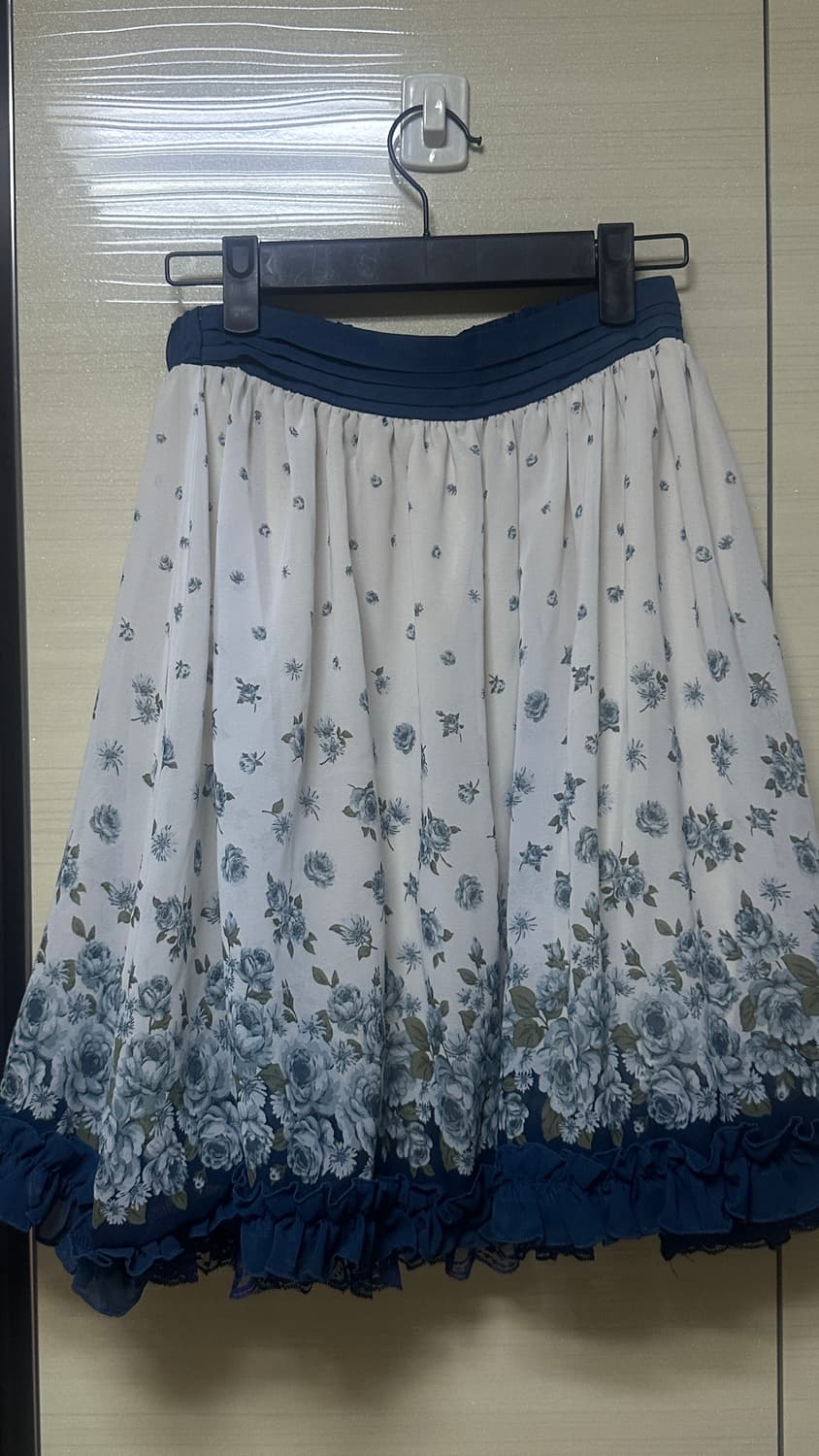 엑시즈팜 플라워패턴 스커트 상품이미지1