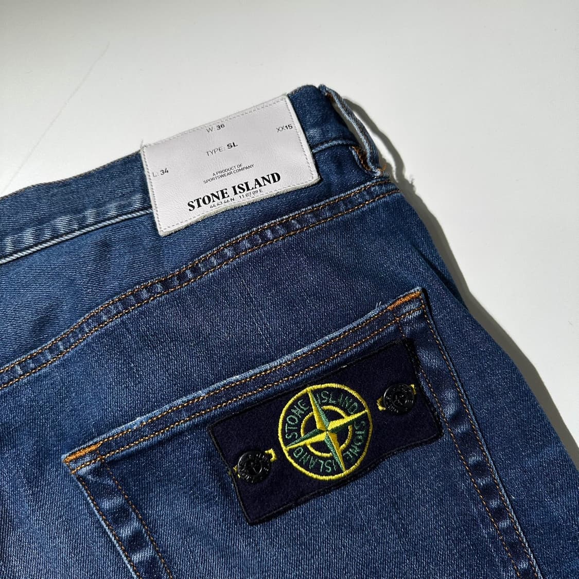 (매장판) 스톤아일랜드 백포켓 와펜 데님 팬츠 상품이미지4