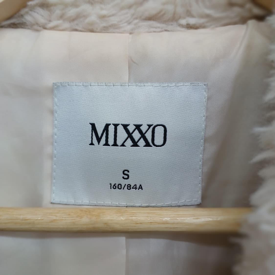 믹쏘 페이크퍼 집업 자켓 S
 상품이미지4