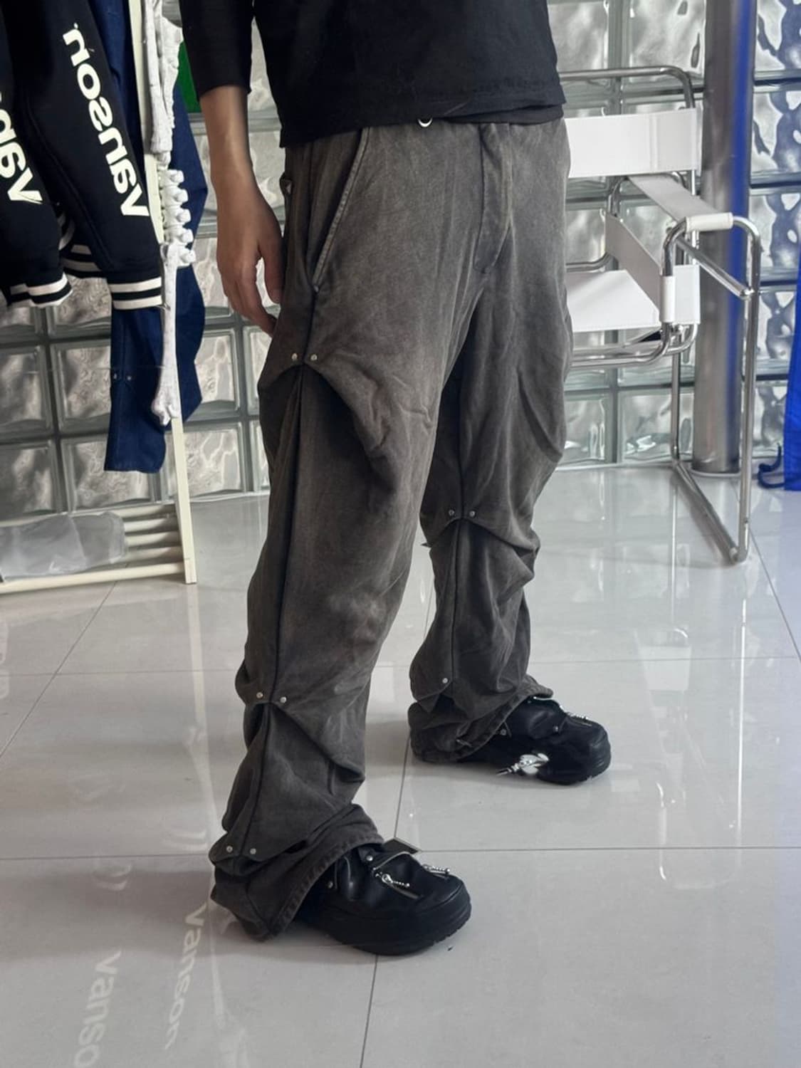 TUCK SWEAT PANTS 랜덤 턱 스웨트 팬츠 상품이미지1