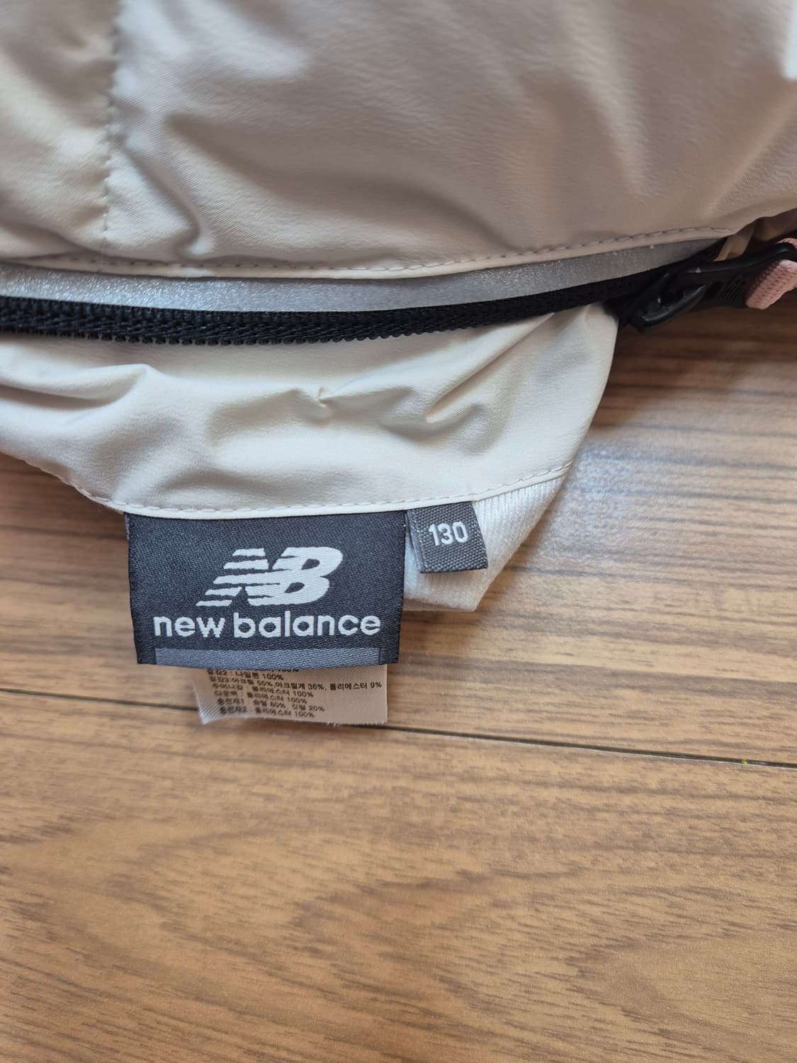 뉴발란스 여아 롱패딩 130사이즈입니다. 솜털 80%, 깃털 20% 충전 상품이미지6