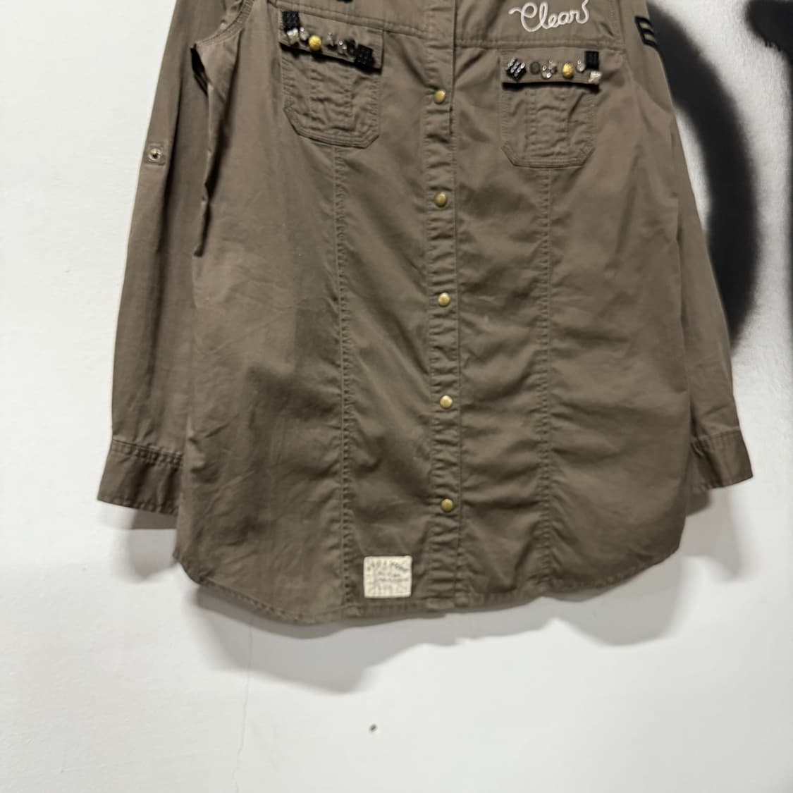 VTG 빈티지 주얼 , 비즈 디테일 백 프린팅 밀리터리 긴팔 셔츠 상품이미지4