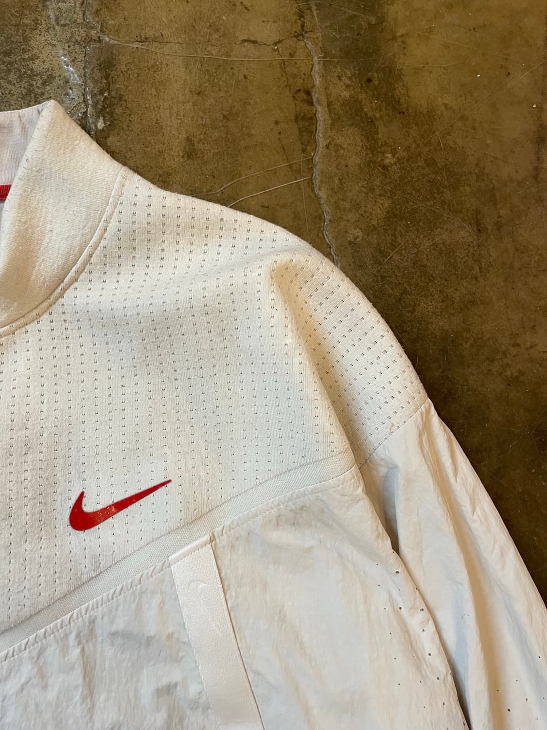 나이키 스우시 펀칭디테일 윈드브레이커 자켓 상품이미지3