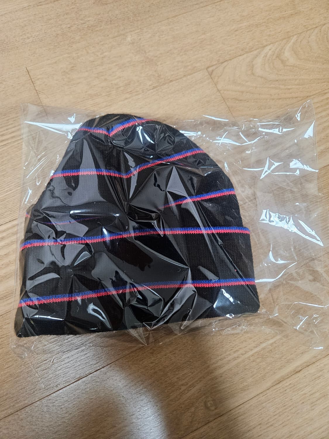 원더랜드 스트라이프 블랙 니트 비니 팝니다. 상품이미지3