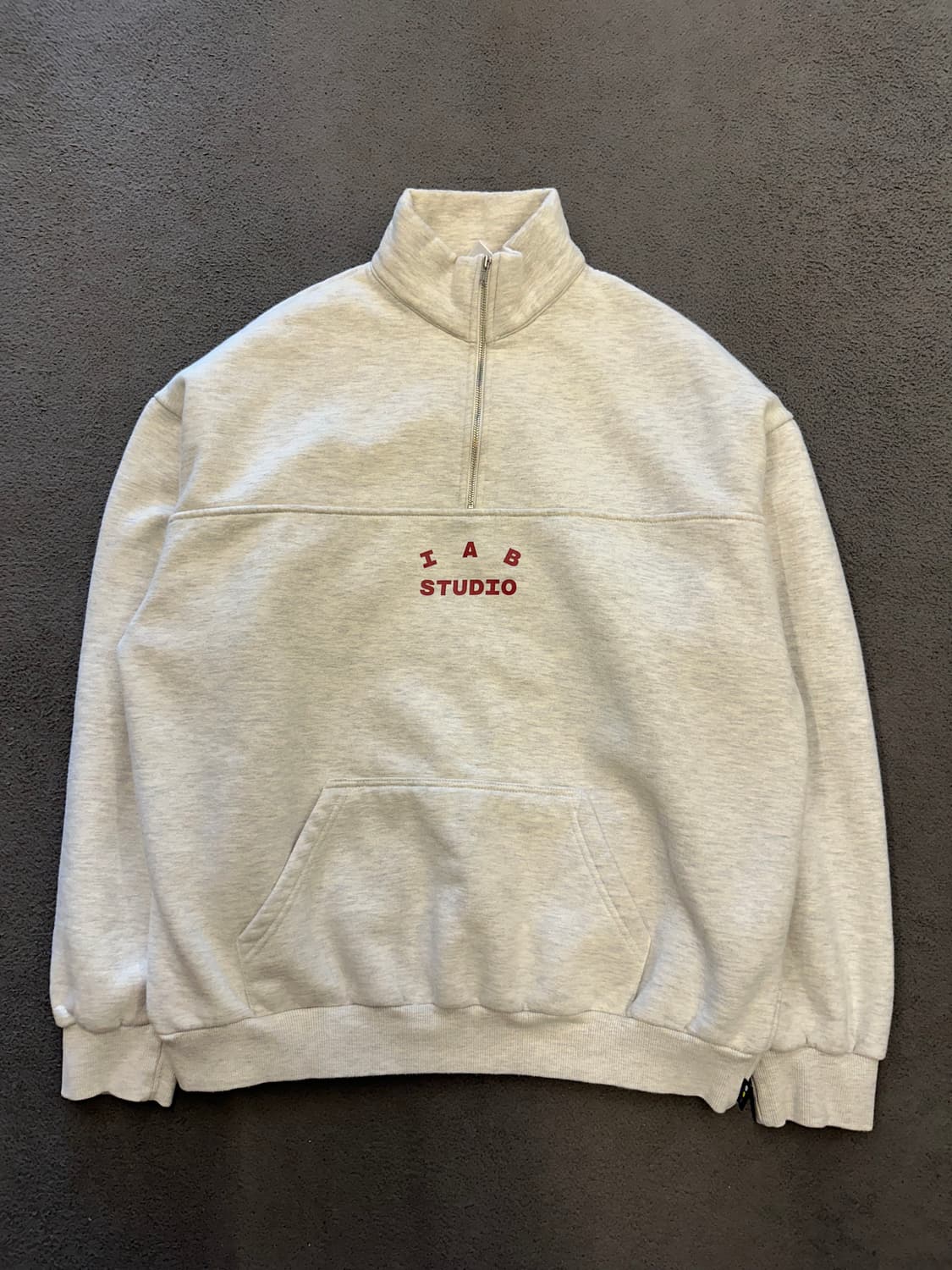 아이앱스튜디오 오트밀 반집업 처분  상품이미지1