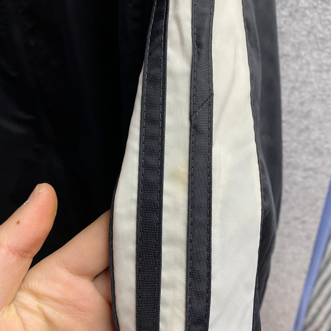 아디다스 블랙&화이트 삼선 올드스쿨 바람막이 자켓 B4386 상품이미지8