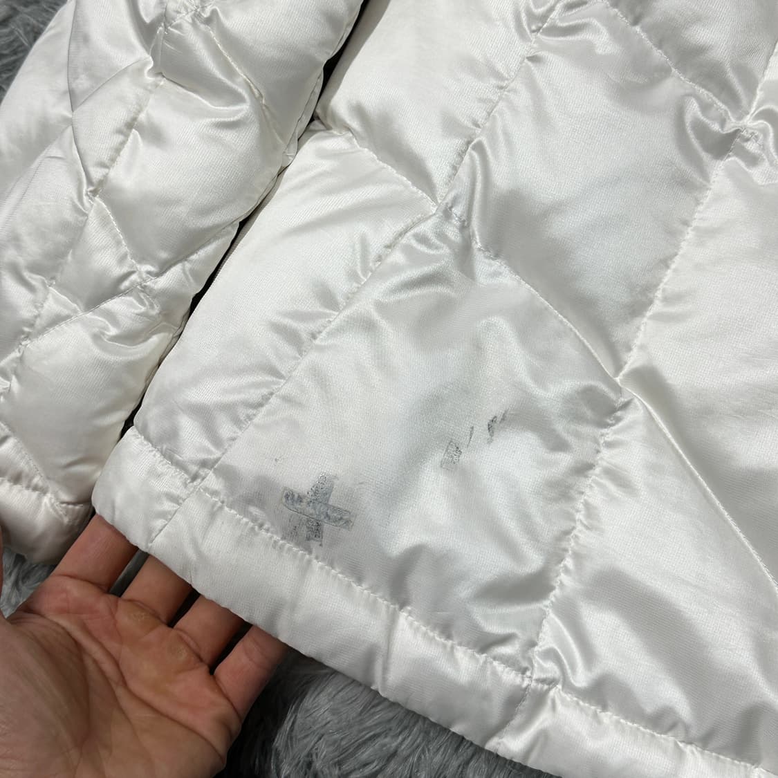 아디다스 딸기우유 화이트 유광 대장급 패딩  상품이미지4