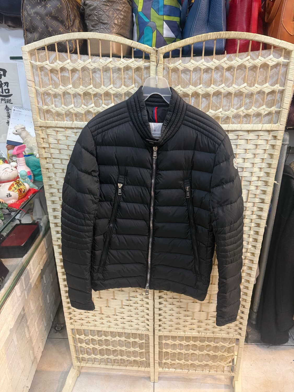 3/100-105/21fw 정품 몽클레어 아미오 패딩 팝니다 상품이미지1