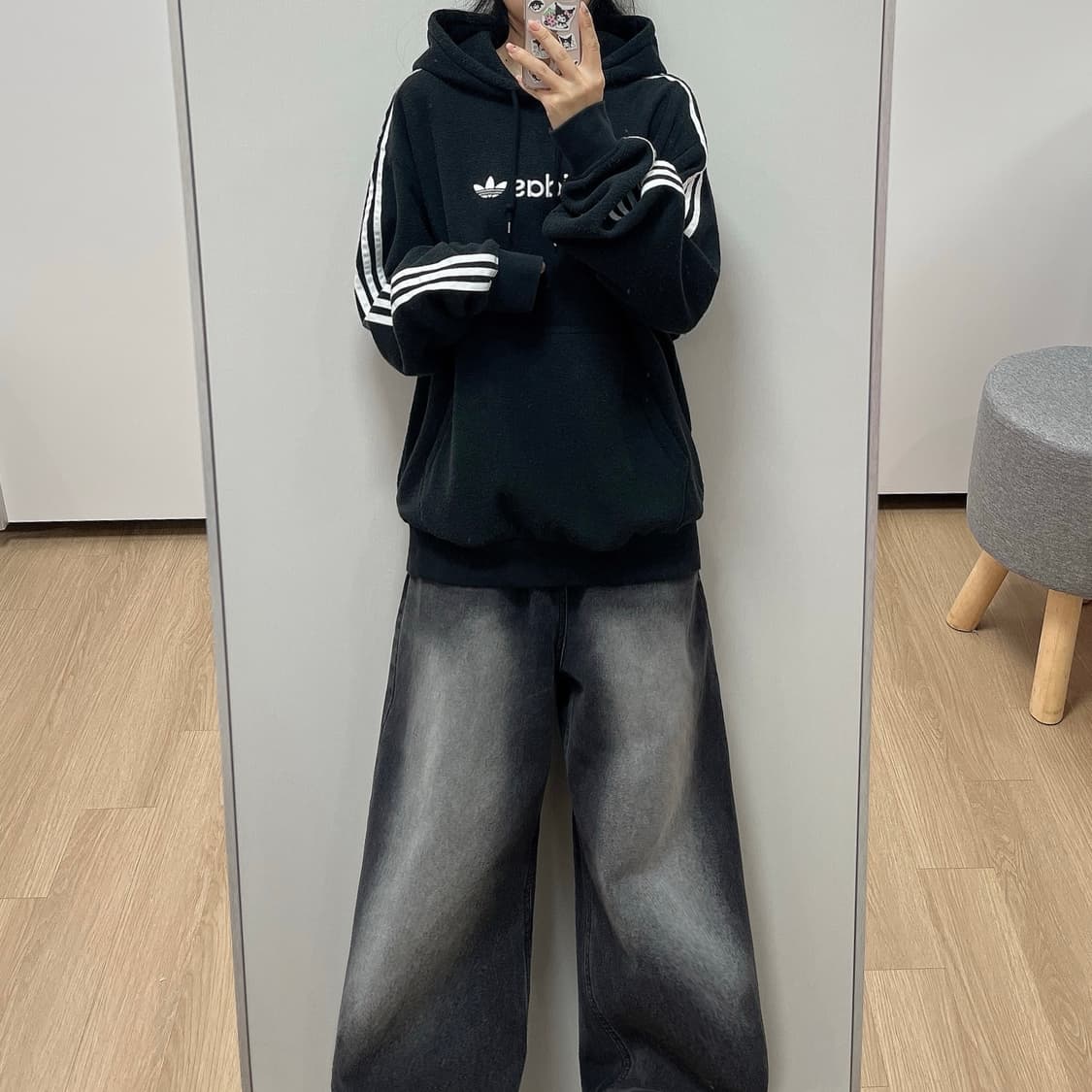 아디다스 빅로고 부클 뽀글이 블랙 후드티 상품이미지2