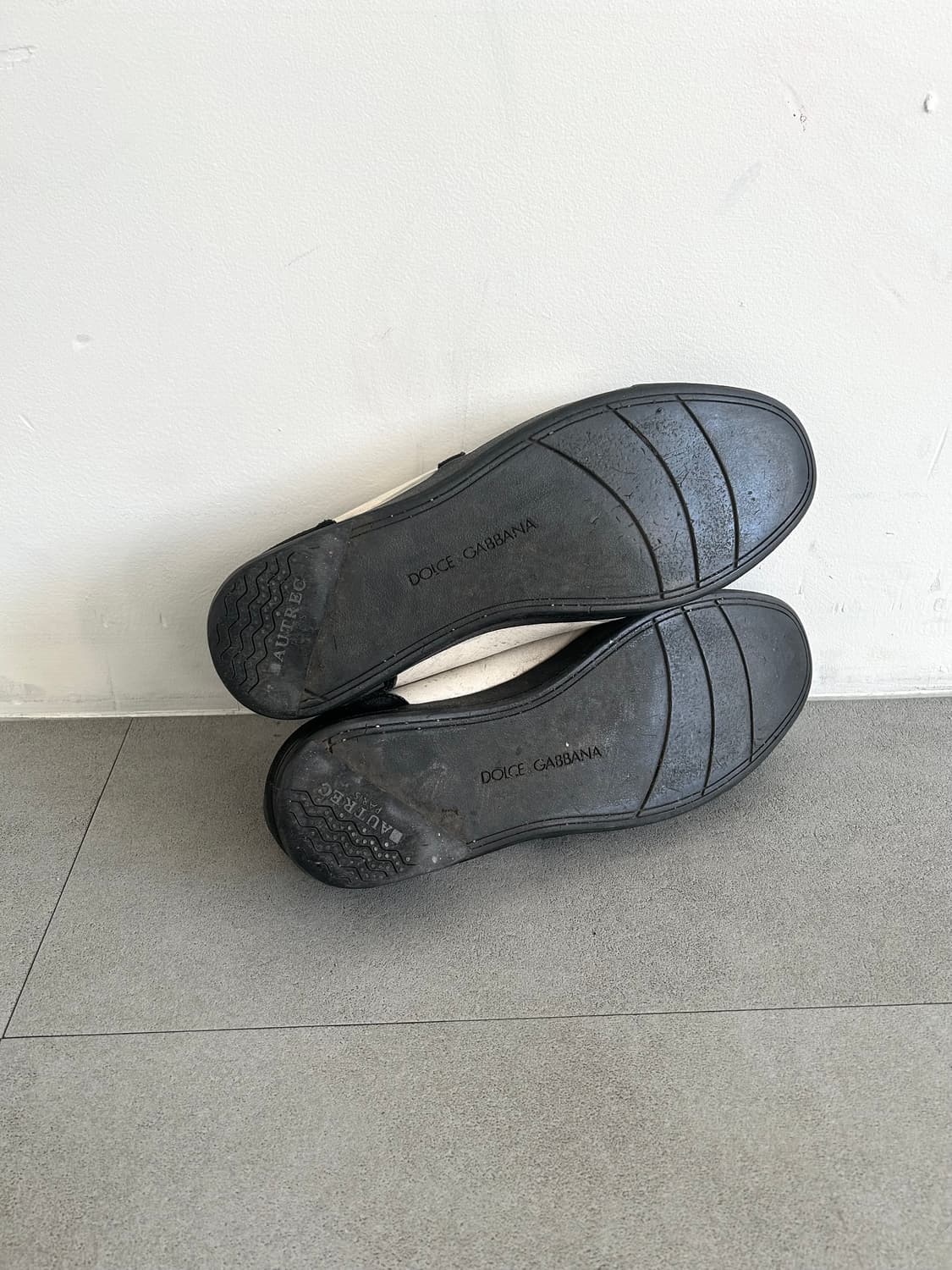 돌체앤가바나 메탈 로고 레더 스니커즈 상품이미지5