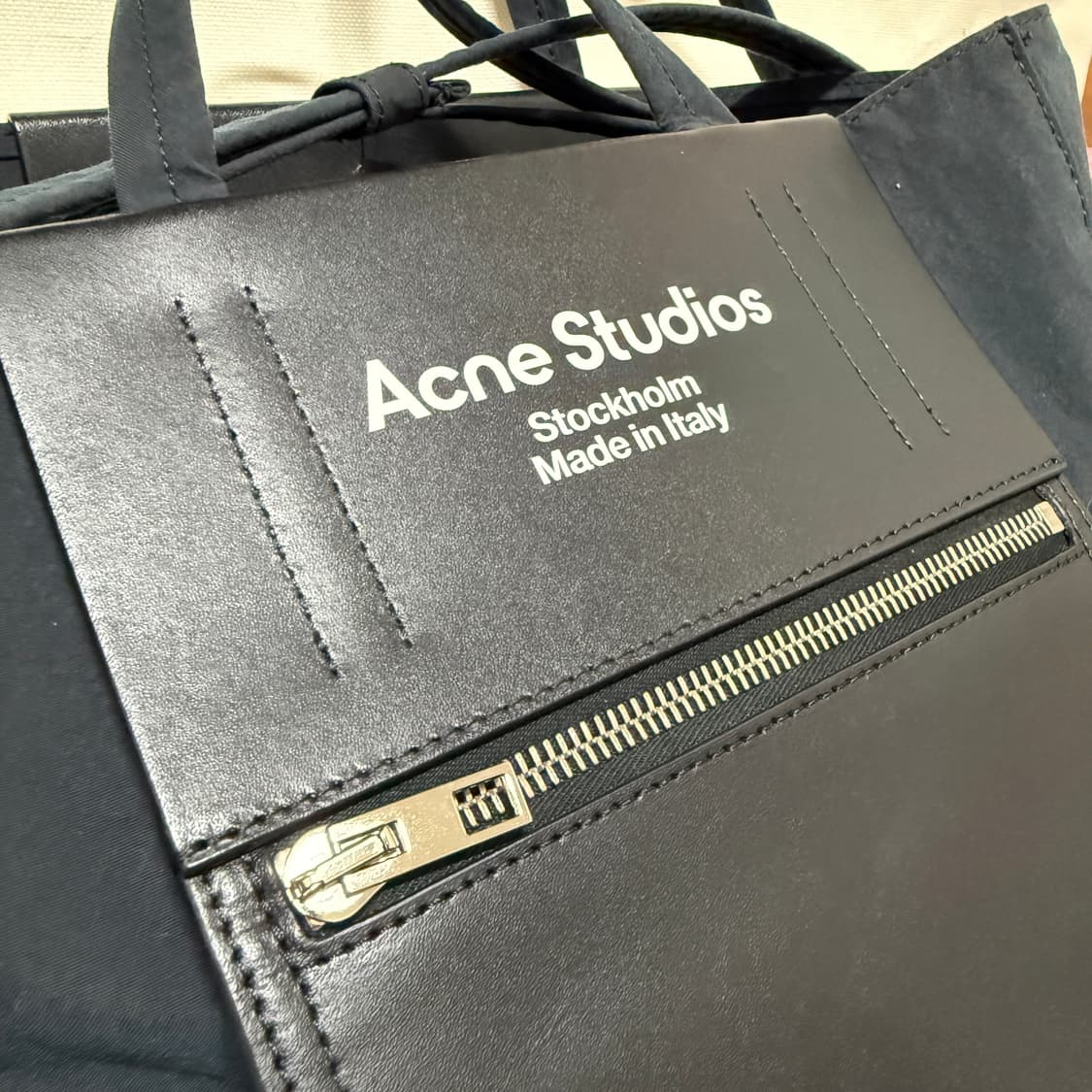 21FW 아크네 스튜디오 베이커 아웃 토트백 블랙 상품이미지6