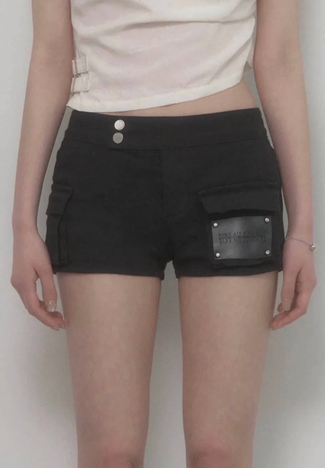 에트오소메 Leather Patch Cargo Short Pants 상품이미지1