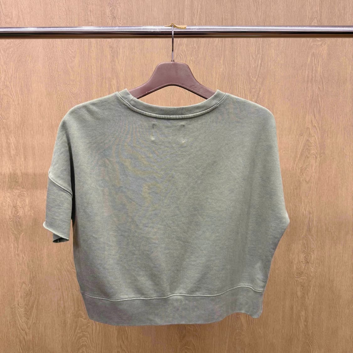 캘빈클라인 진스 크롭 반팔 맨두맨 CK 로고 프린트 디테일 카키 상품이미지3