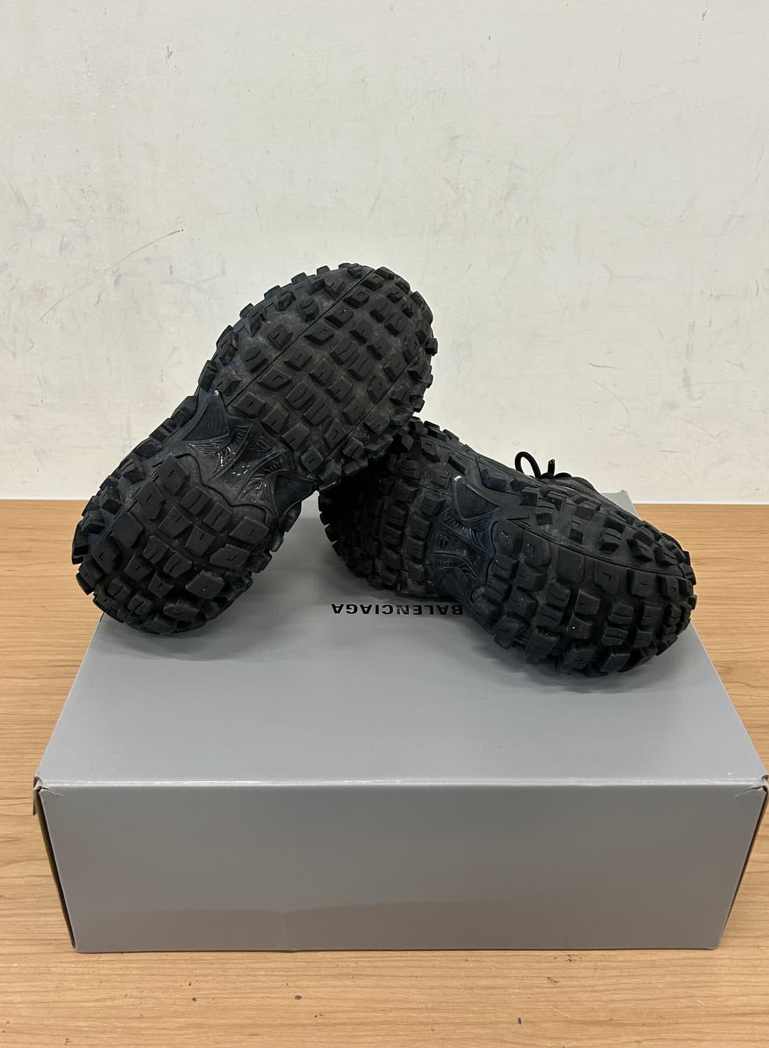 발렌시아가 디펜더 블랙 상품이미지7