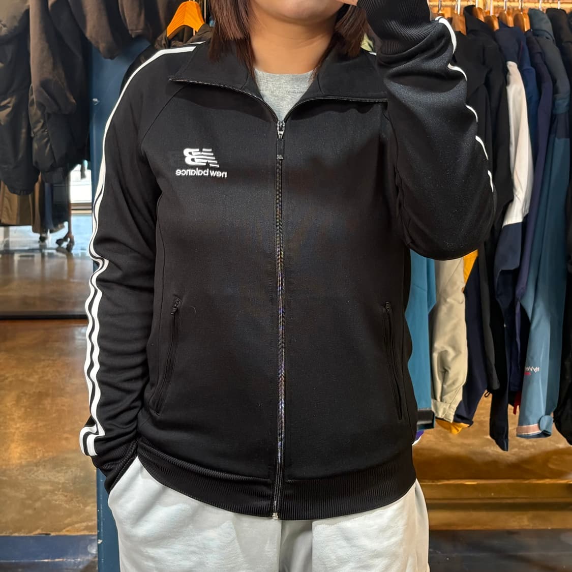 뉴발란스 사이드라인 블랙 트랙탑 상품이미지1