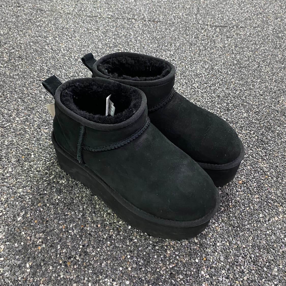 어그 스웨이드 로고 패치 통굽 앵클 부츠 B3443 상품이미지2