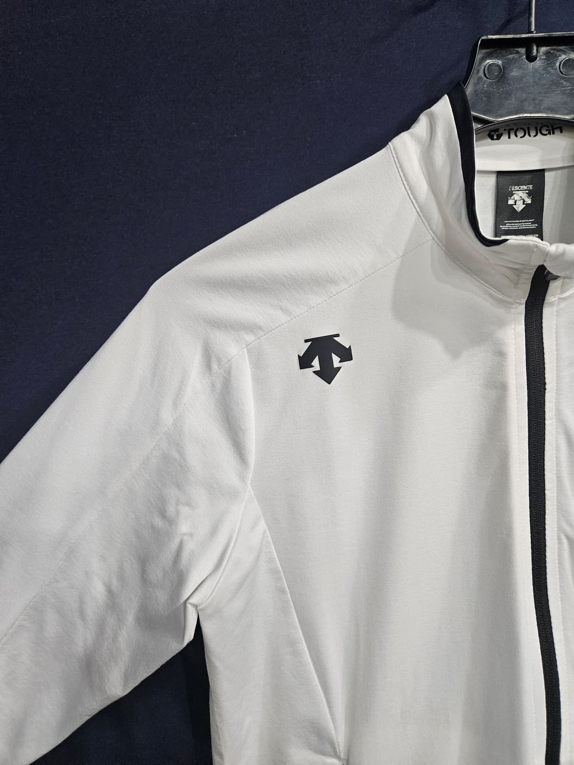 데상트 화이트 남성 슬림핏 95 집업자켓  상품이미지4