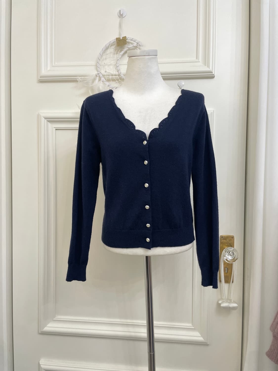 navy v-neck wave point cubic button card 상품이미지1