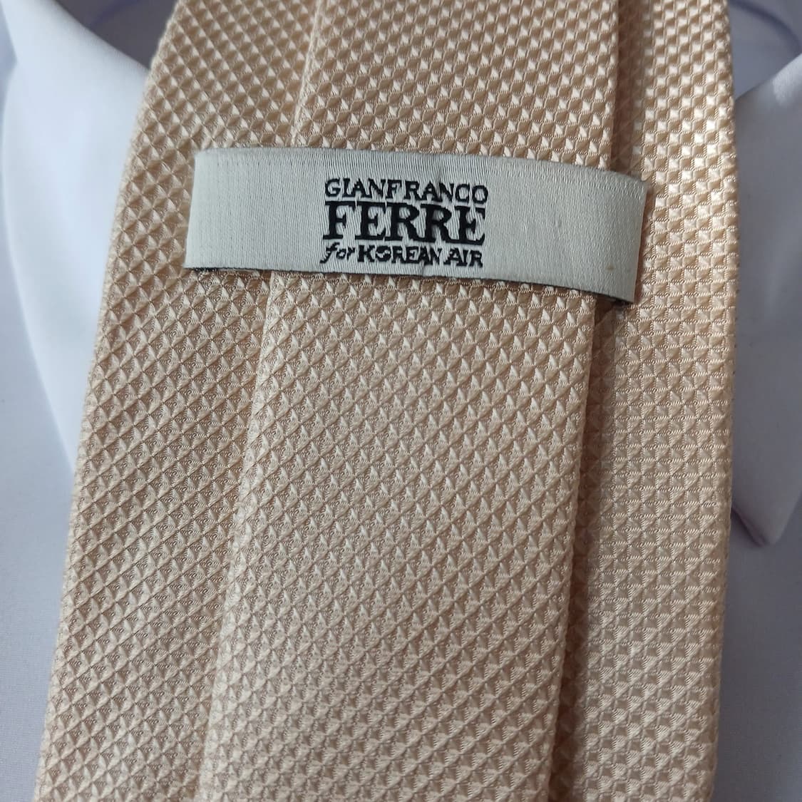 지안프랑코 페레 실크 텍스처드 넥타이 9.2cm A+등급 A18899
 상품이미지6