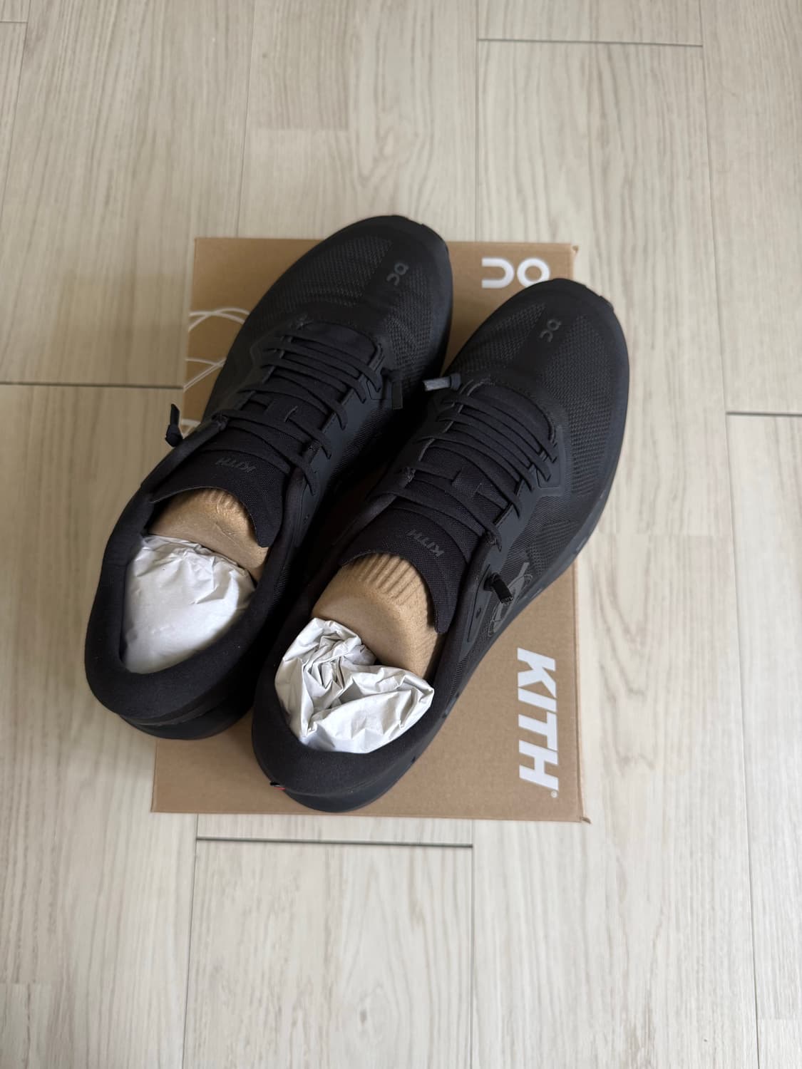 On running x kith cloudzone Black 상품이미지1