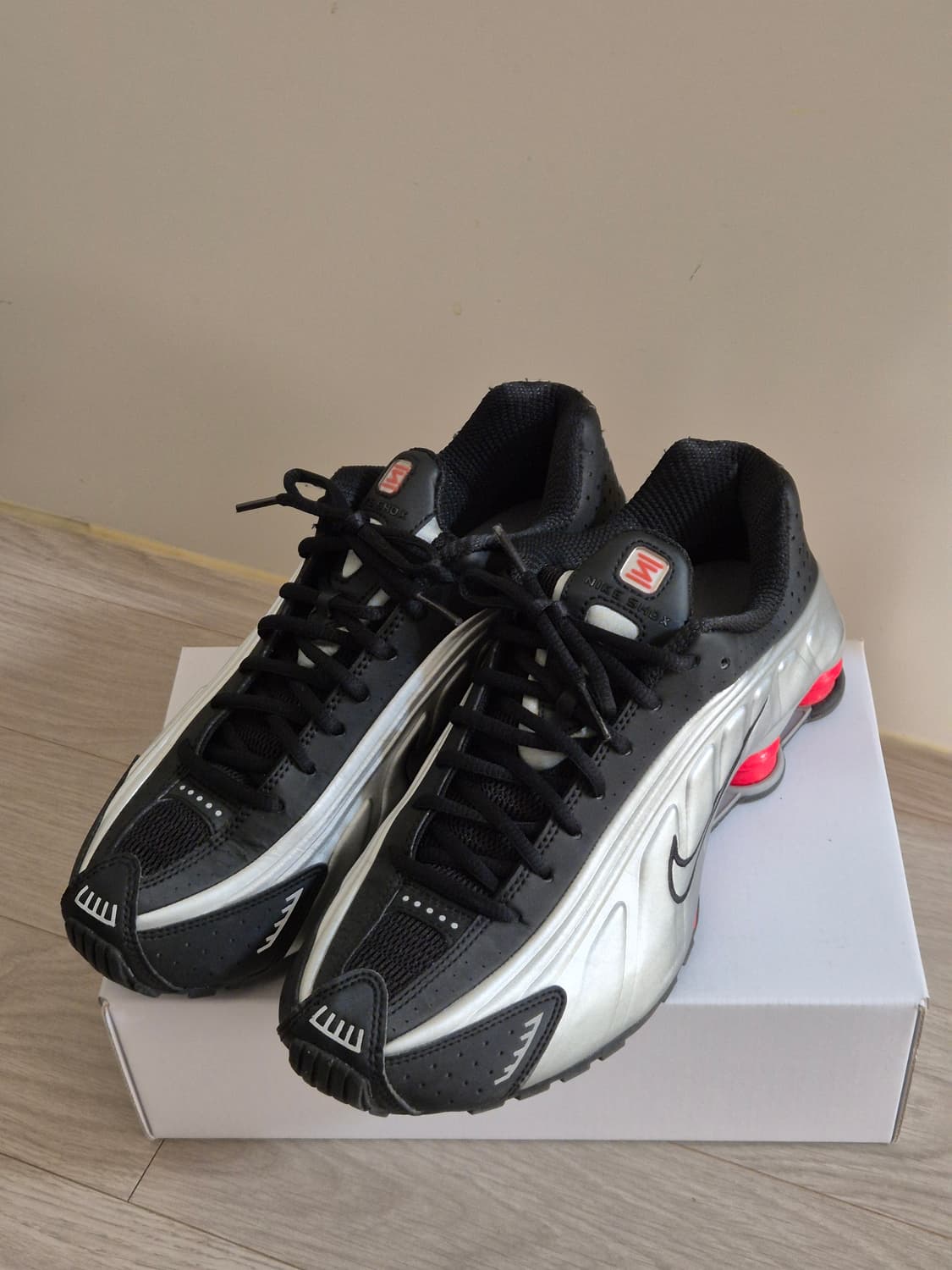 나이키 샥스 R4 메탈릭 실버 레드 265 상품이미지1