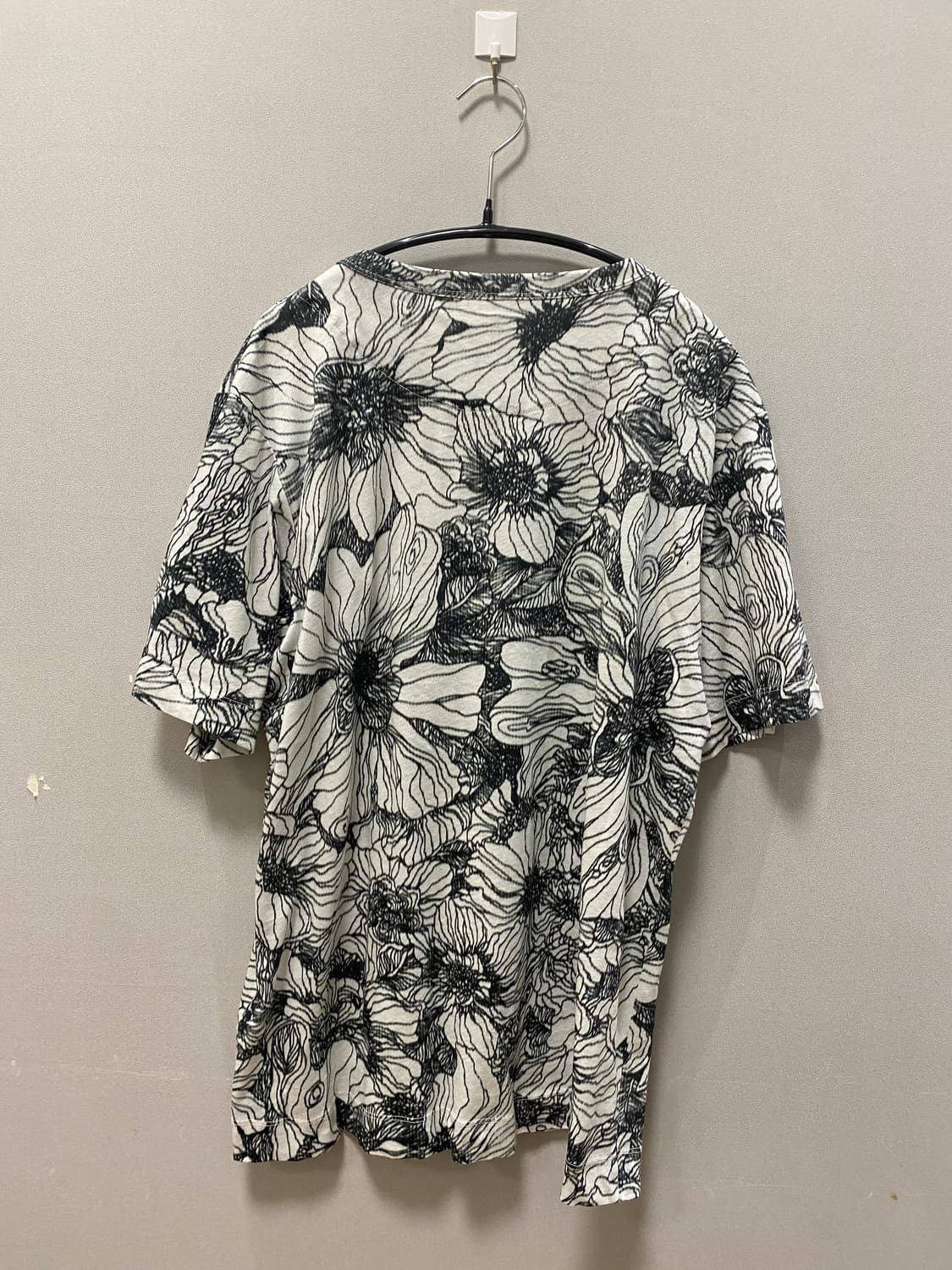 드리스반노튼 반팔 티셔츠 m사이즈 새상품 상품이미지2