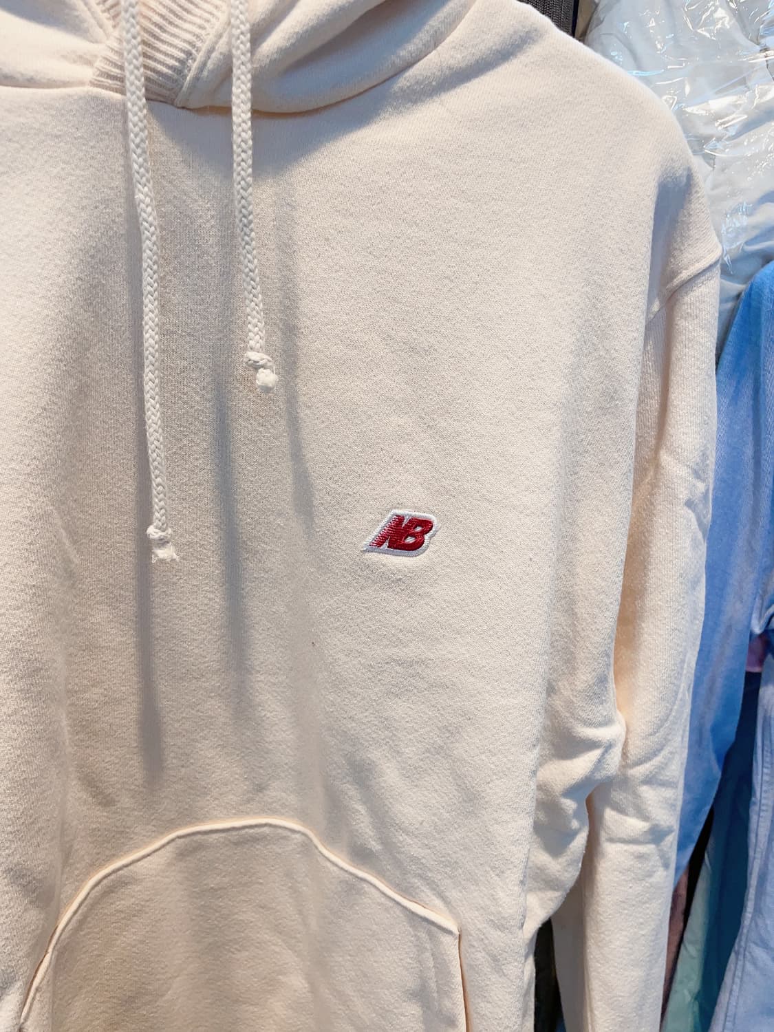 (정품/새상품) 뉴발란스 공용 베이지 NB 자수 로고 후드 상품이미지2