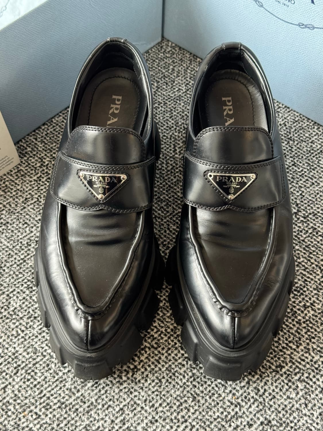 프라다 브러시드 로퍼 상품이미지2