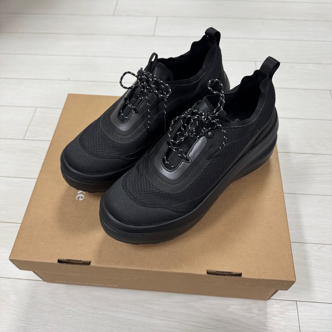 아카이브앱크x리본빛 스니커즈 상품이미지2