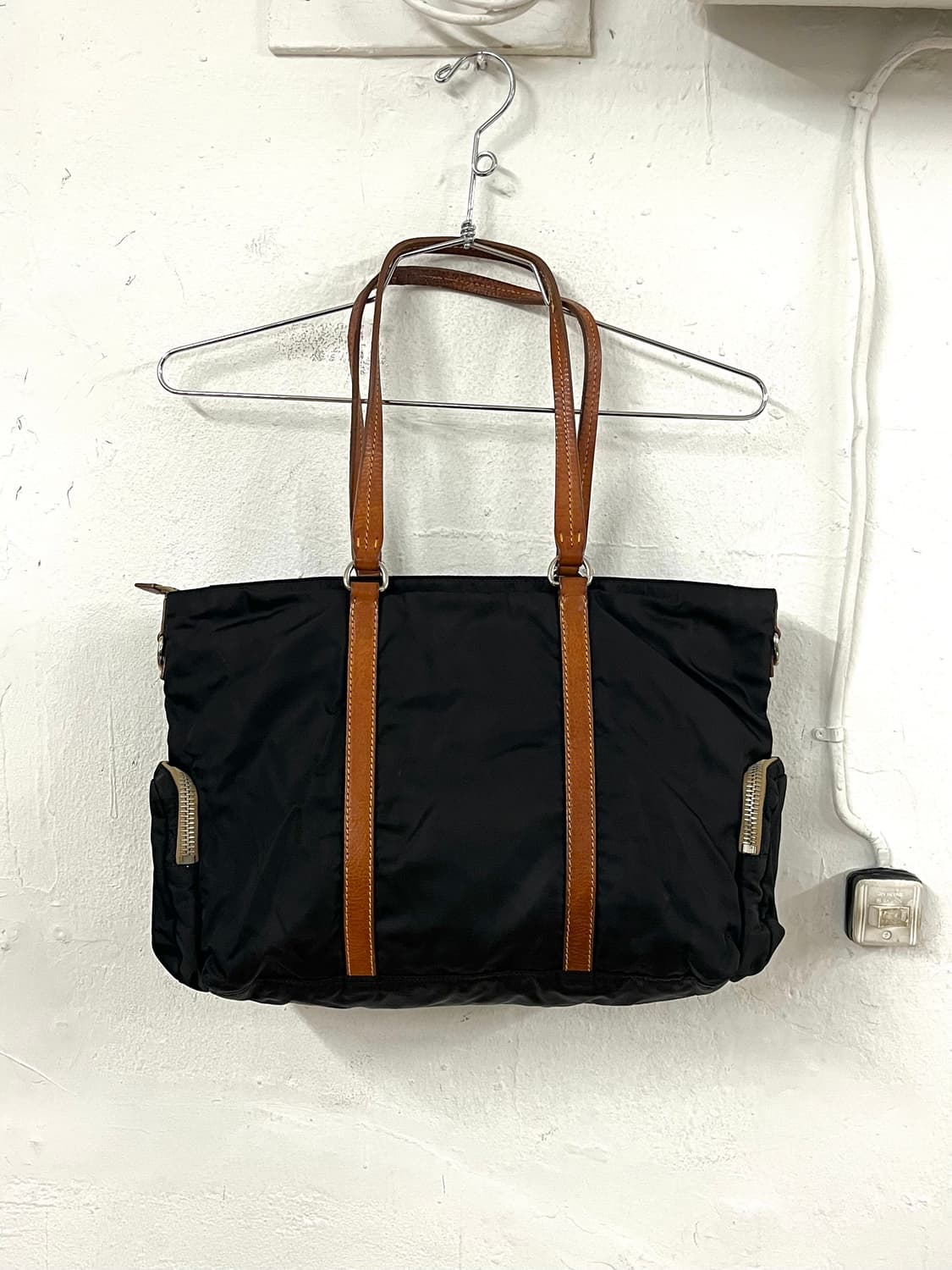 미우미우 93 아카이브 나일론 레더 숄더백 상품이미지9