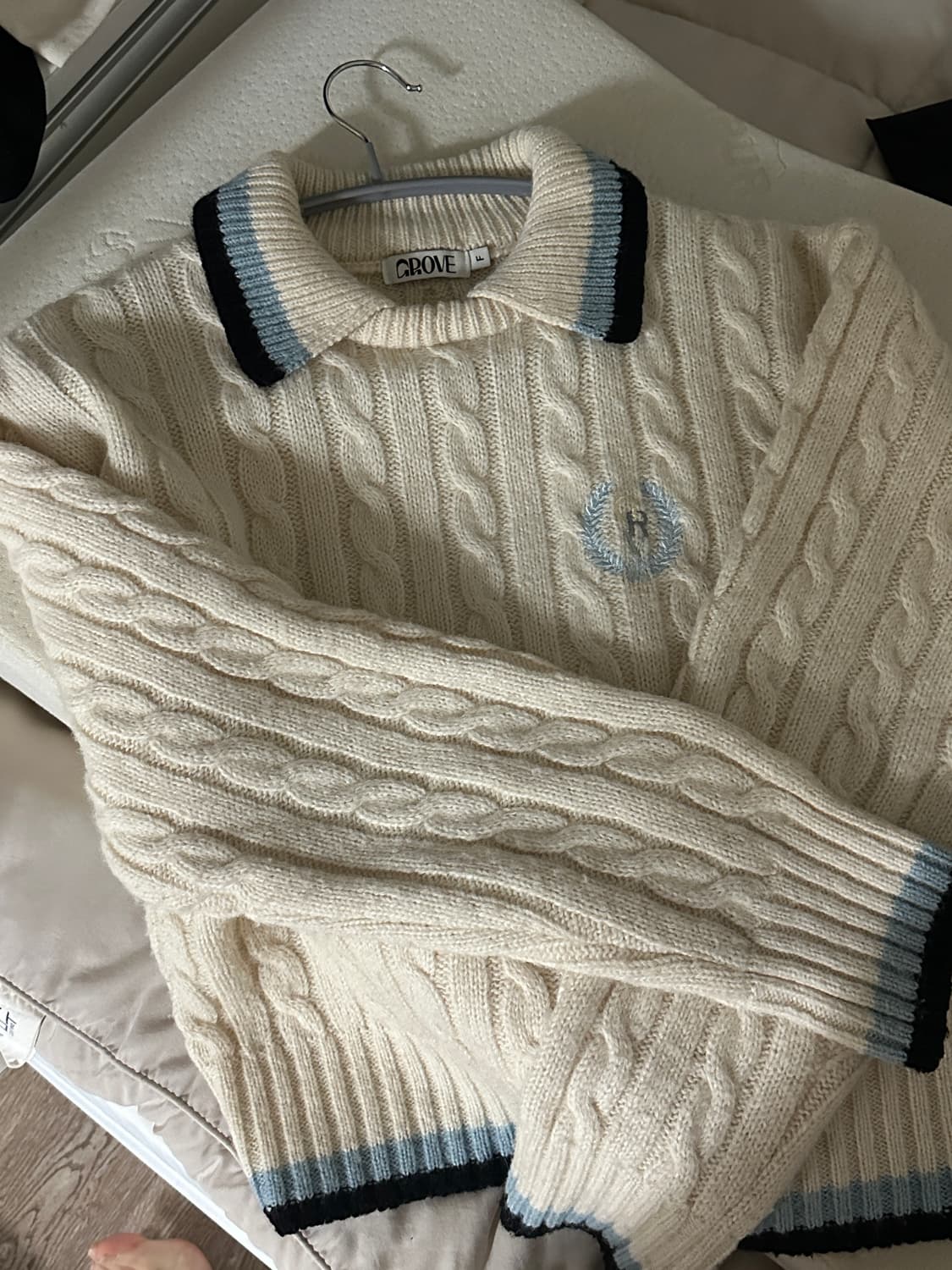 그로브 케이블 자수 니트 상품이미지1