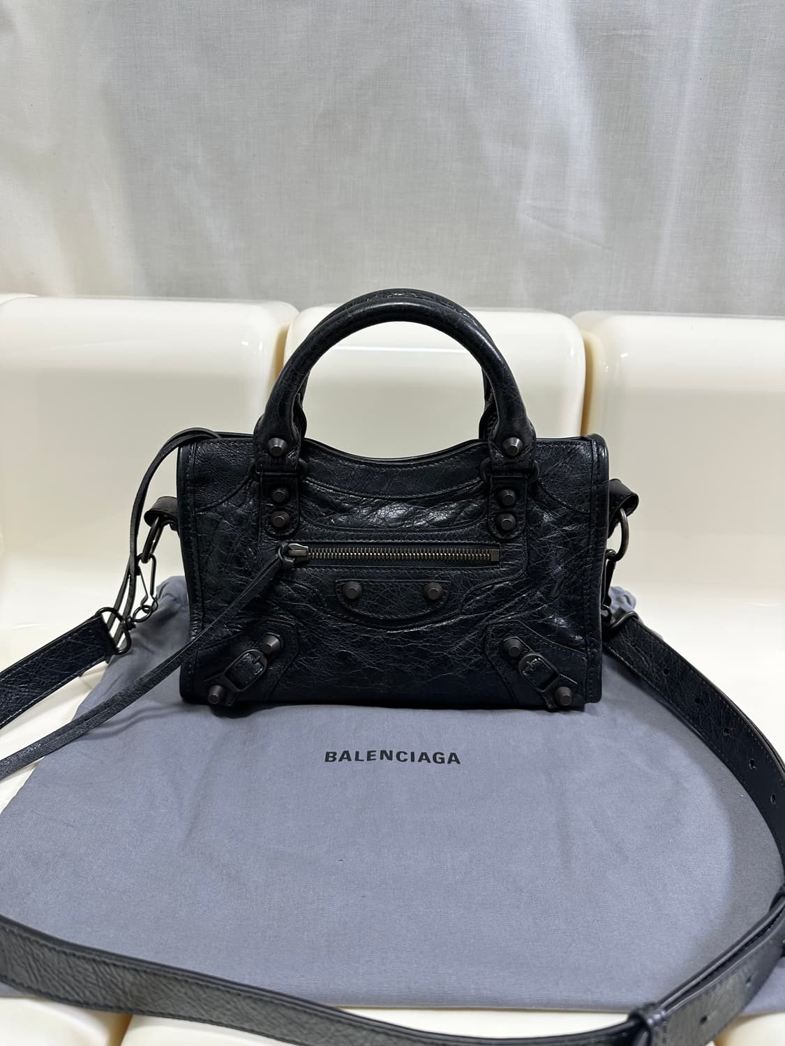 ❌거래중[SA 정품] 발렌시아가 르 시티 모터백 미니 블랙 상품이미지6