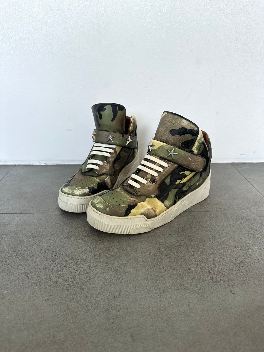 지방시 카모 타이슨 스타 스터드 하이탑 상품이미지1