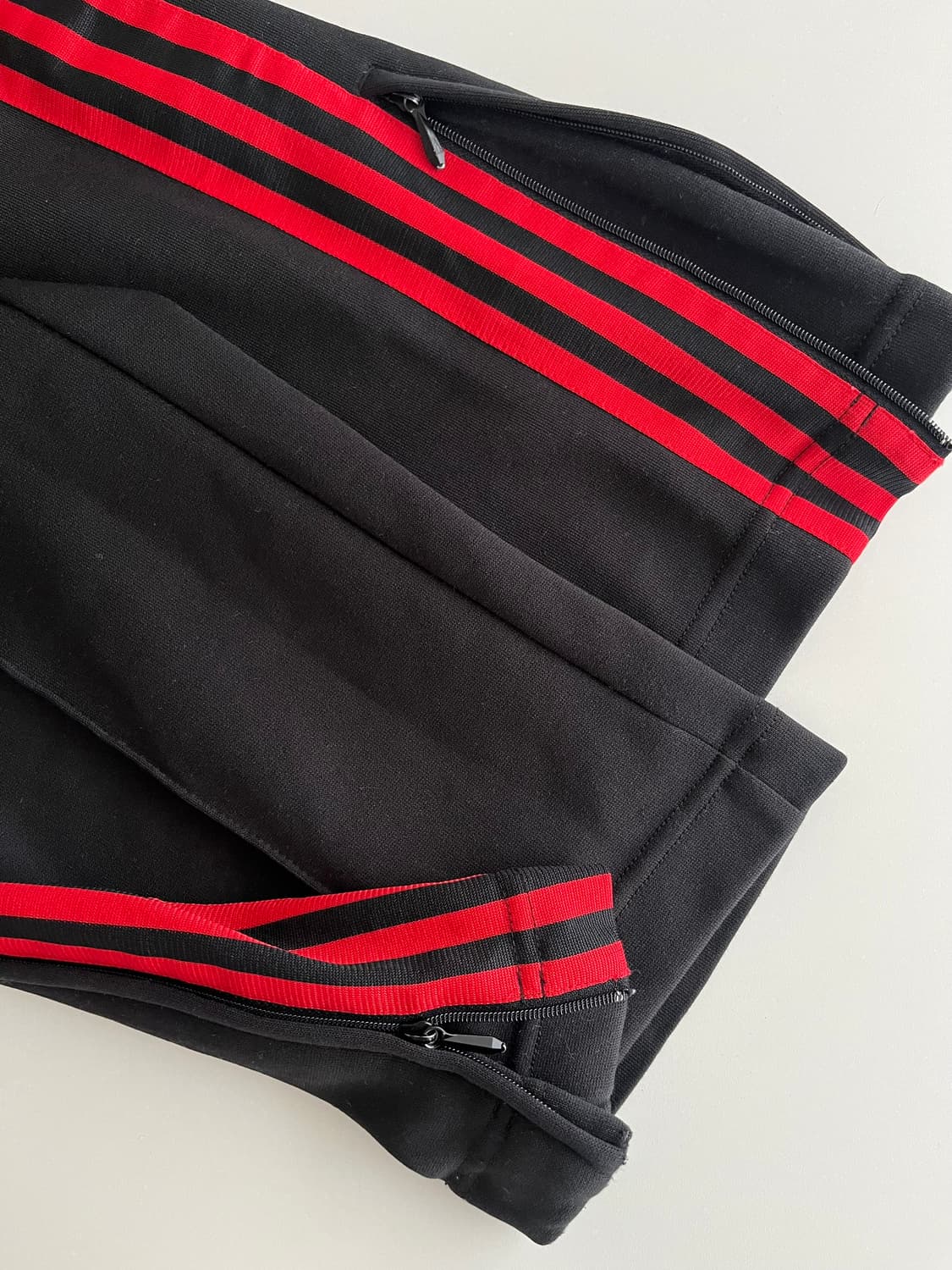 90) 아디다스 트랙 팬츠 블랙 레드 상품이미지5