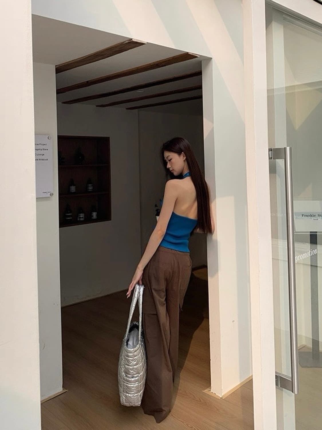 블루 펀칭 홀터넥 나시 상품이미지6