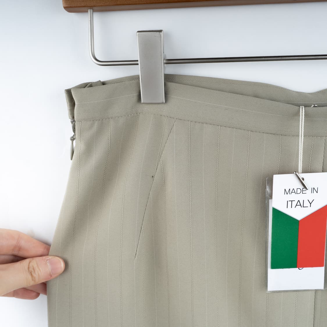 [Made in Italy] 미니멀 스트라이프 펜슬 미디 스커트Sage  상품이미지5