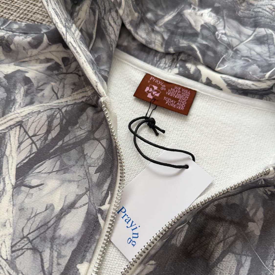 Praying 화이트 리얼트리 후디 상품이미지3