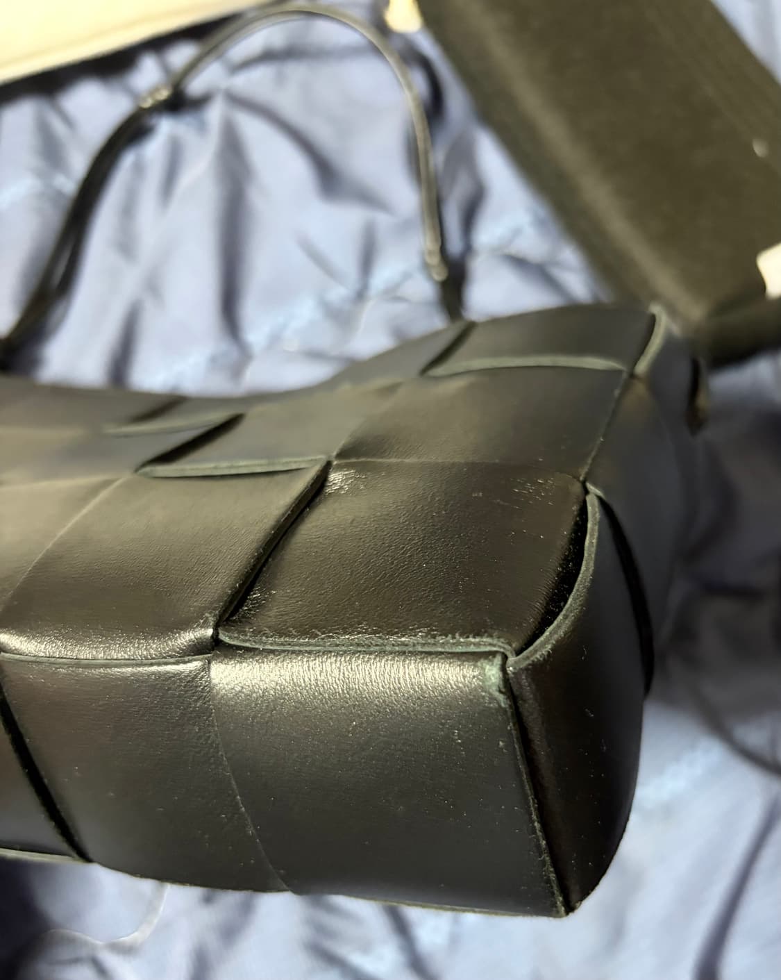 보테가베네타 카세트 스트랩 파우치 블랙 상품이미지4